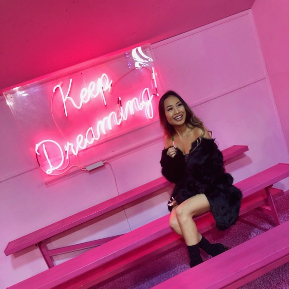 Meet your Posher, Alys - Picture 1 of 1